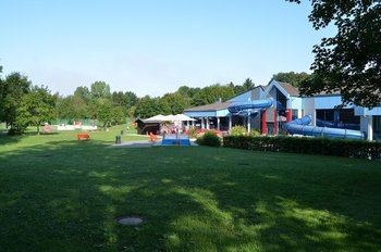 Aussenbereich mit Liegewiese